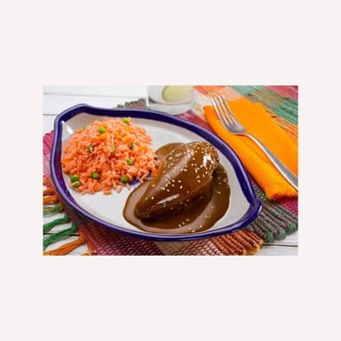 Comida de Pollo en Mole Rojo