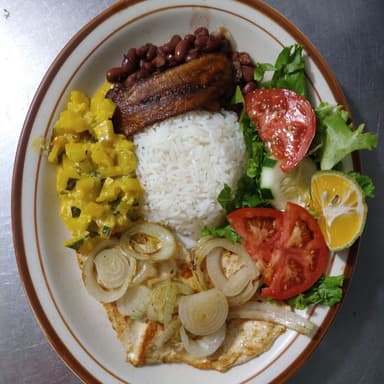 Casado con Filete de Pollo al gusto