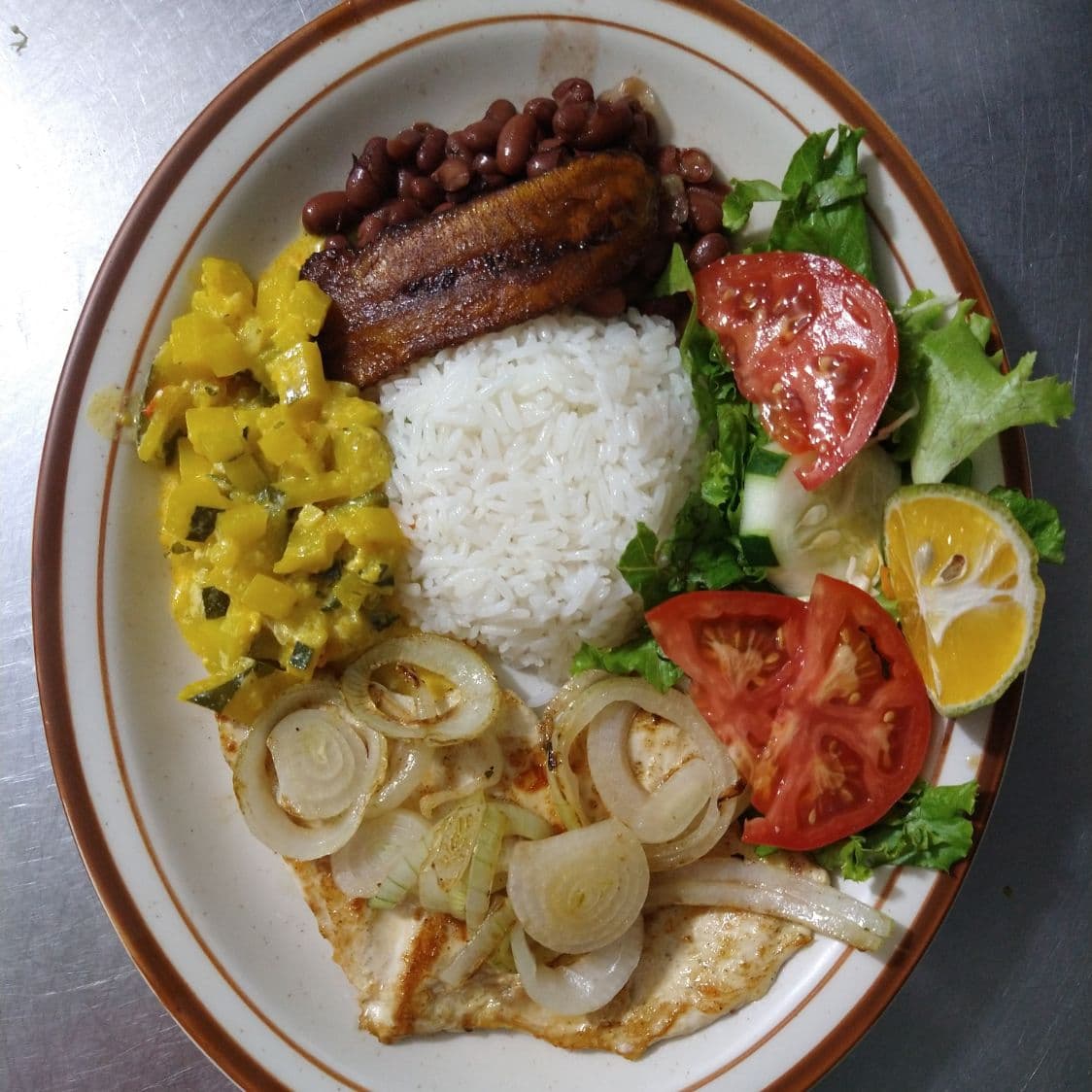 Casado con Filete de Pollo al gusto