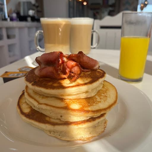 Hot cakes con Jamón y Tocino 3 piezas