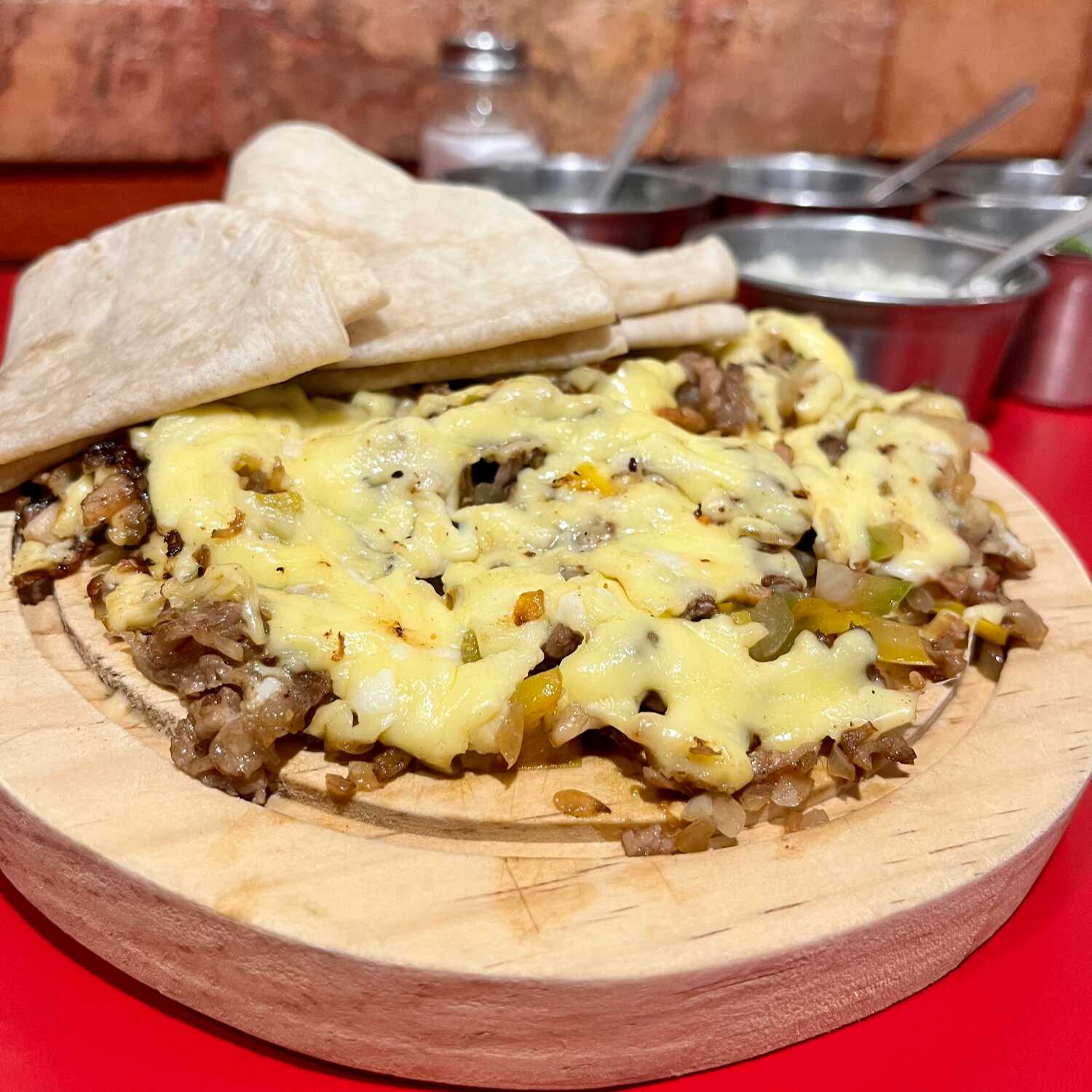 1/2 Alambre con Queso