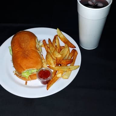 Torta de Pierna con papas + Bebida