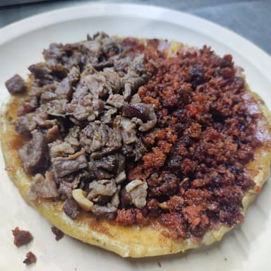 Pellizcada Campechana (Asada y Chorizo)