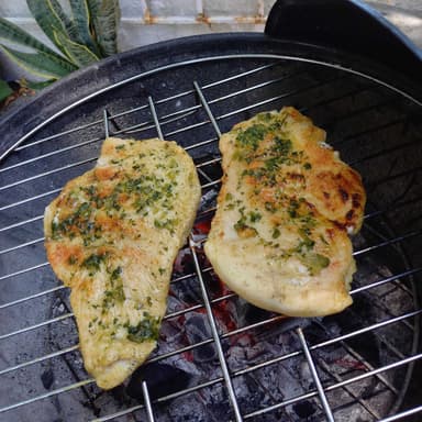 Pollo al Barril con Yuca y Chimichurri