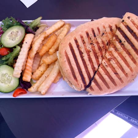 PANINI DE BISTEC CON PAPAS
