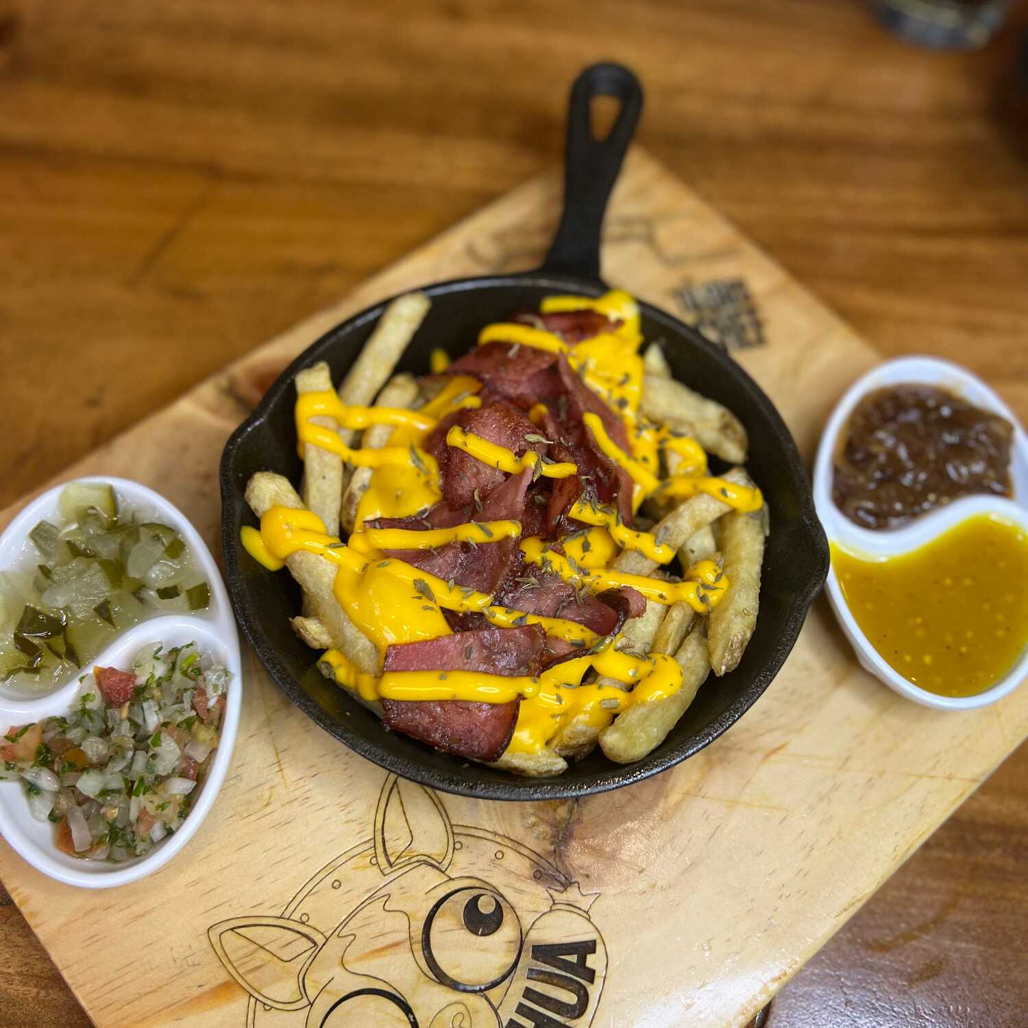 papas con cheddar y tocineta