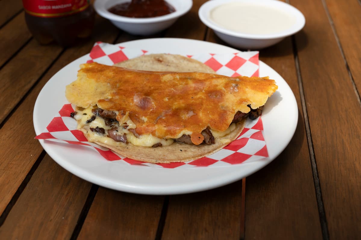 COSTRA DE QUESO CON CARNE ARABE