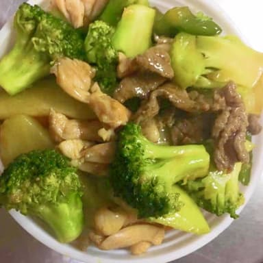 58. Carne de Res y Pollo en Salsa 鸡牛小炒