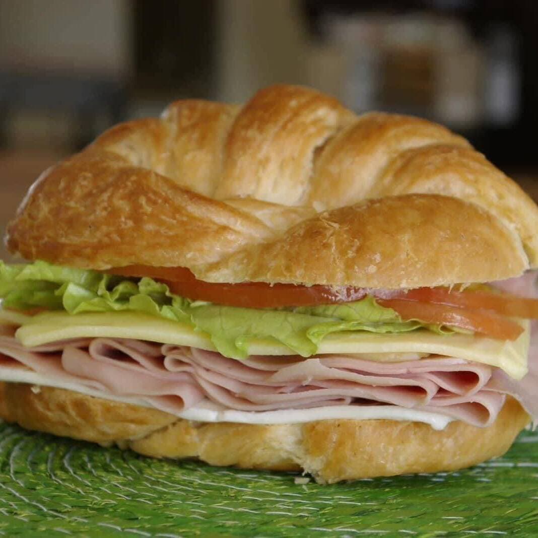Croissant de Jamon y Queso Manchego