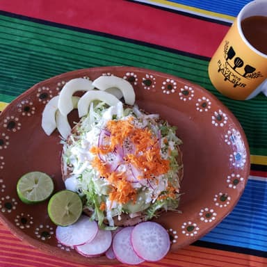2 Gorditas de Carne y Refresco