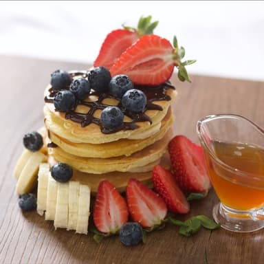 Panqueques Tradicionales con Fruta y Miel