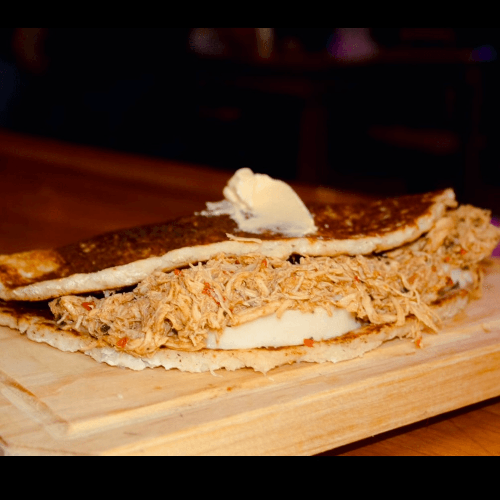 Cachapa de Pollo con Queso