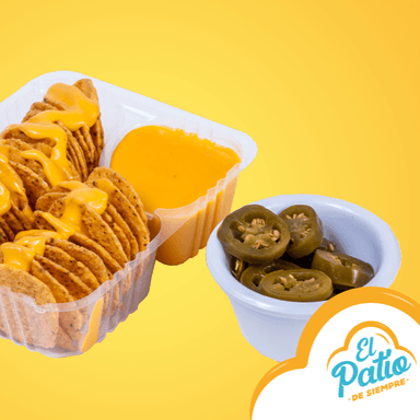 Nachos con queso amarillo