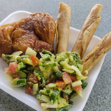 Un Cuarto de Pollo con 3 flautas