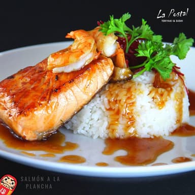Salmon y Camarones al Ajo