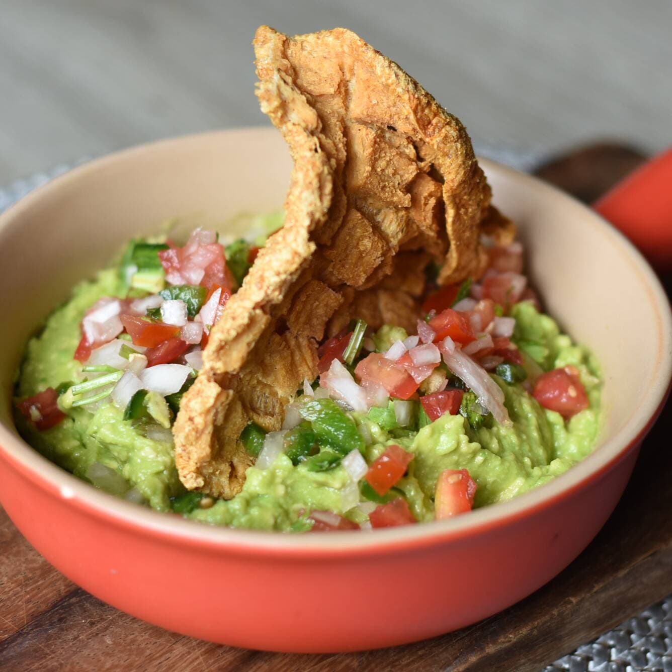 Guacamole Con Arrachera y Chicharron