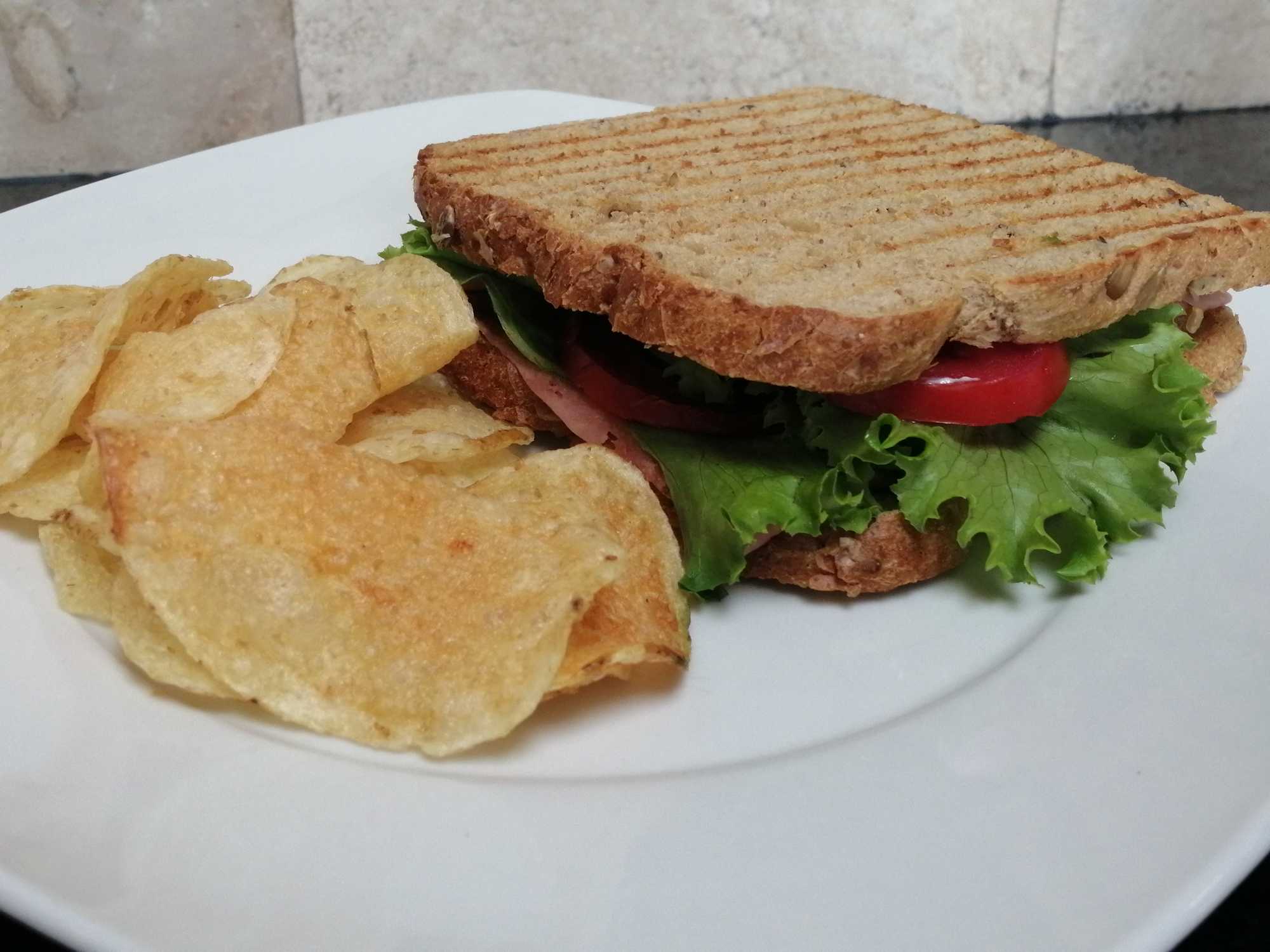 Sándwich de Jamón con Queso Manchego
