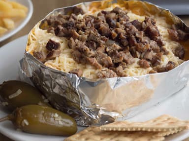 Papas Gigantes Asadas con Tocino y Carne.