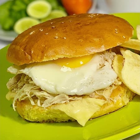 Sándwich Huevo y Pollo