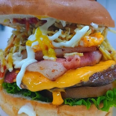 Hamburguesa de Chuleta Ahumada + Papas