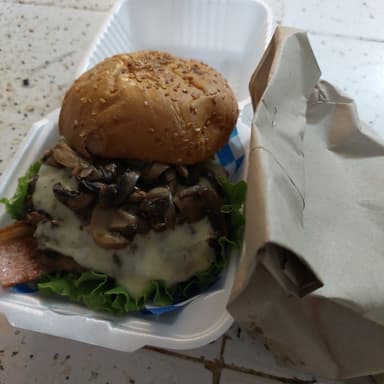 Combo - Hamburguesa Mushroom + Papas ¡GRATIS!