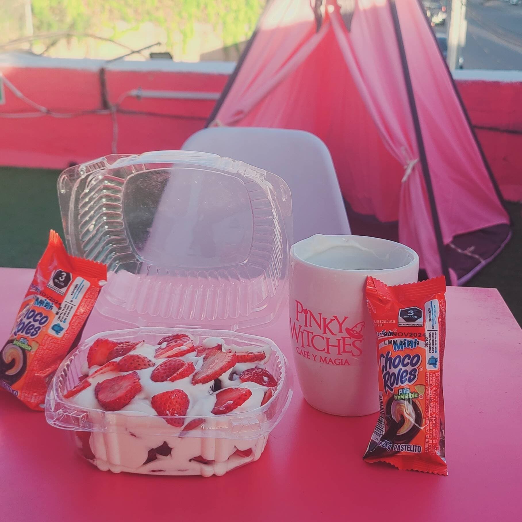 Pinky Fresas con crema con topping