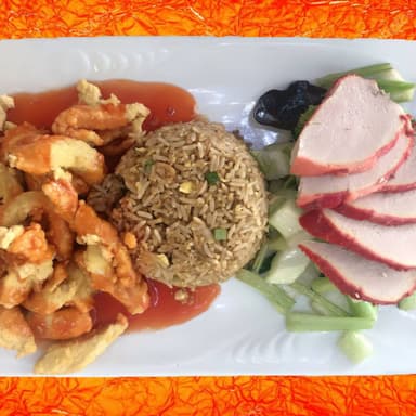 Chancho con Verdura más Pollo Tipakay y Chaufa