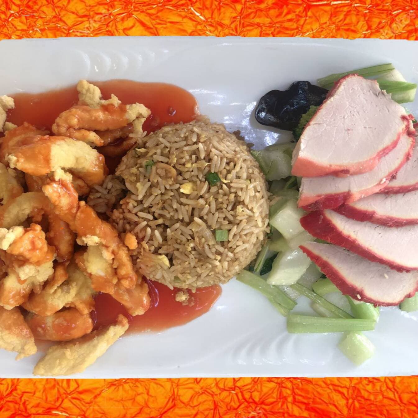 Chancho con Verdura más Pollo Tipakay y Chaufa