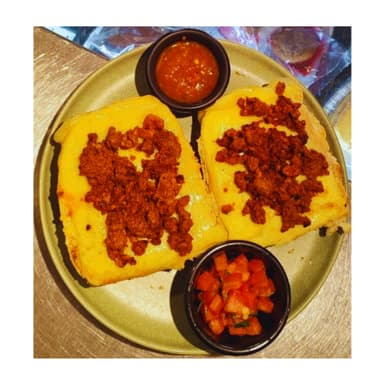 mollete con chorizo