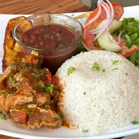 Casado con Costilla de Res en Salsa