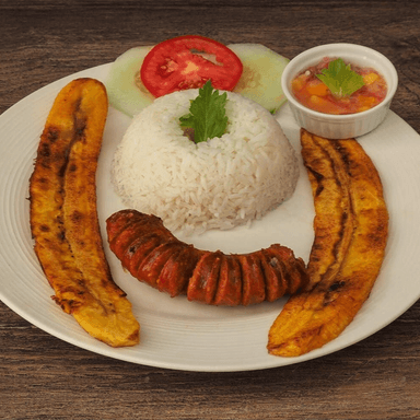 CHORIZO CON ARROZ BLANCO Y PLATANO MADURO