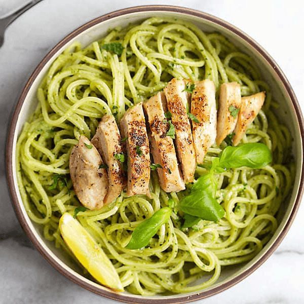 Spaghetti al Pesto con Pechuga de Pollo + Gaseosa