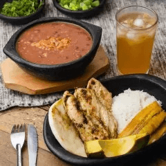 Combo Frijolada con Pechuga de Pollo a la Plancha