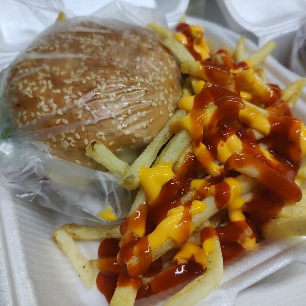 Hamburguesa con Papas a la Francesa