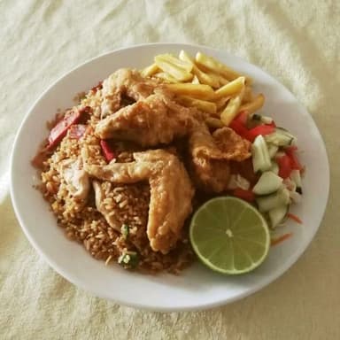 Casado con Alitas Fritas  (Cuatro  Alitas).