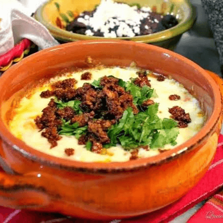Queso Fundido con Chorizo