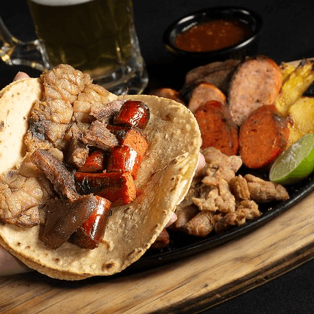 Taco Mixto de Carnes Asadas al Carbon.