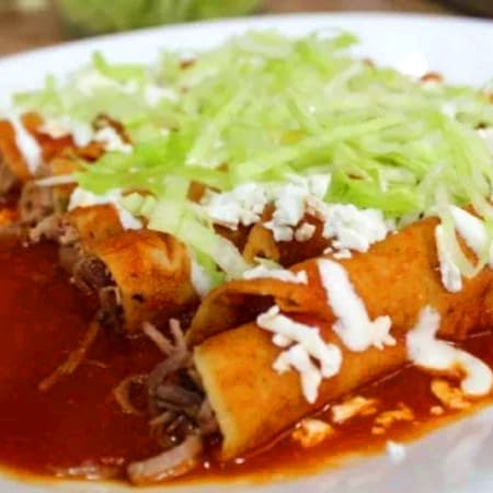 Enchiladas  salsa roja de pollo 4 piezas