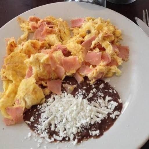 HUEVOS REVUELTOS