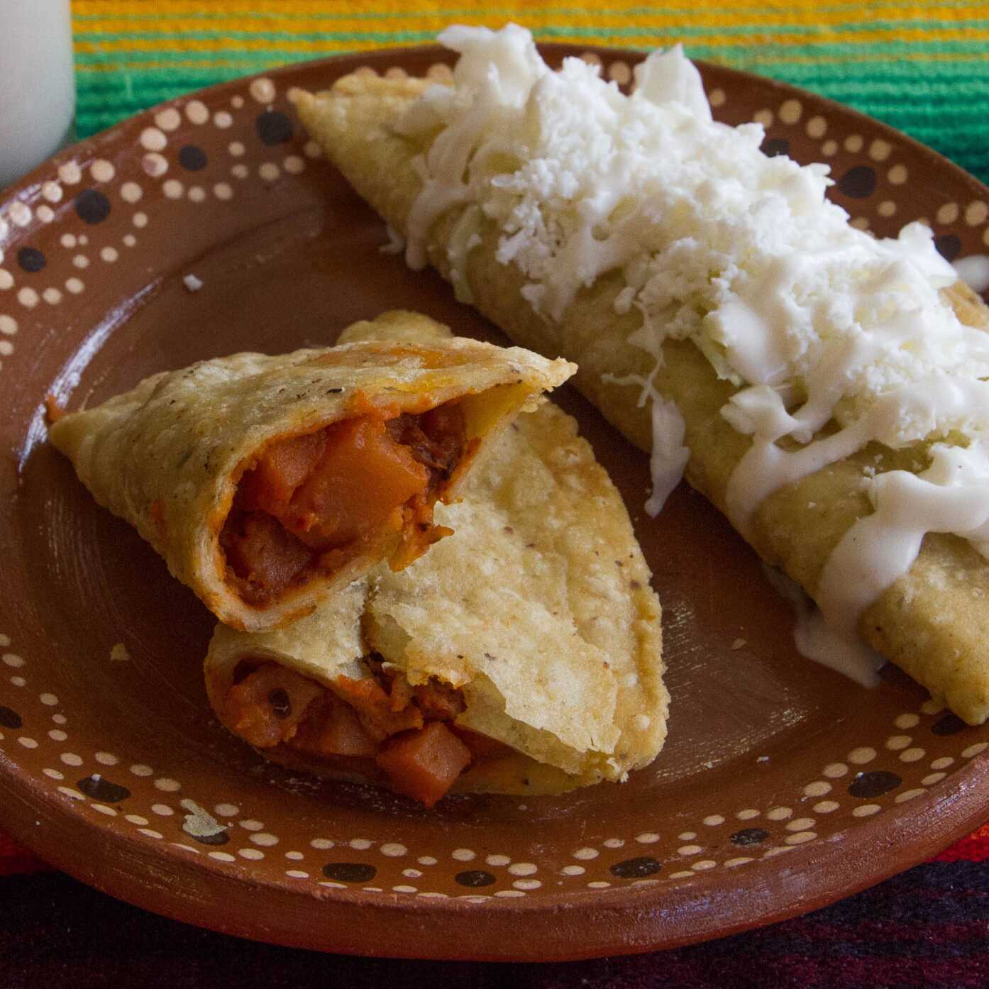Empanada de Papa con Chorizo