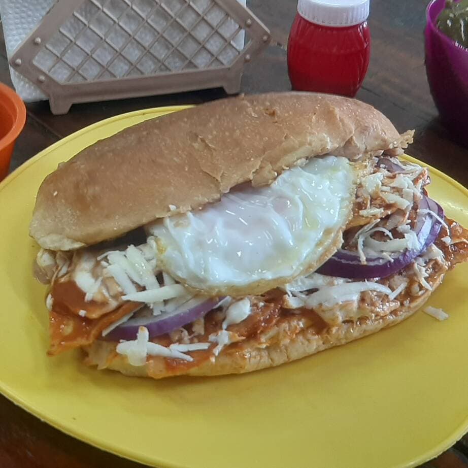 Torta de Chilaquiles Especiales