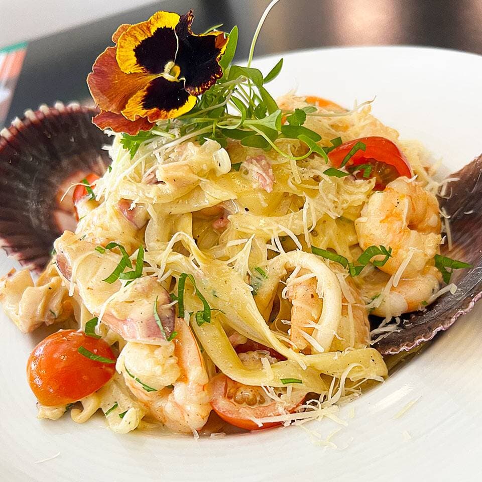 Fettucini a la Carbonara de Mariscos