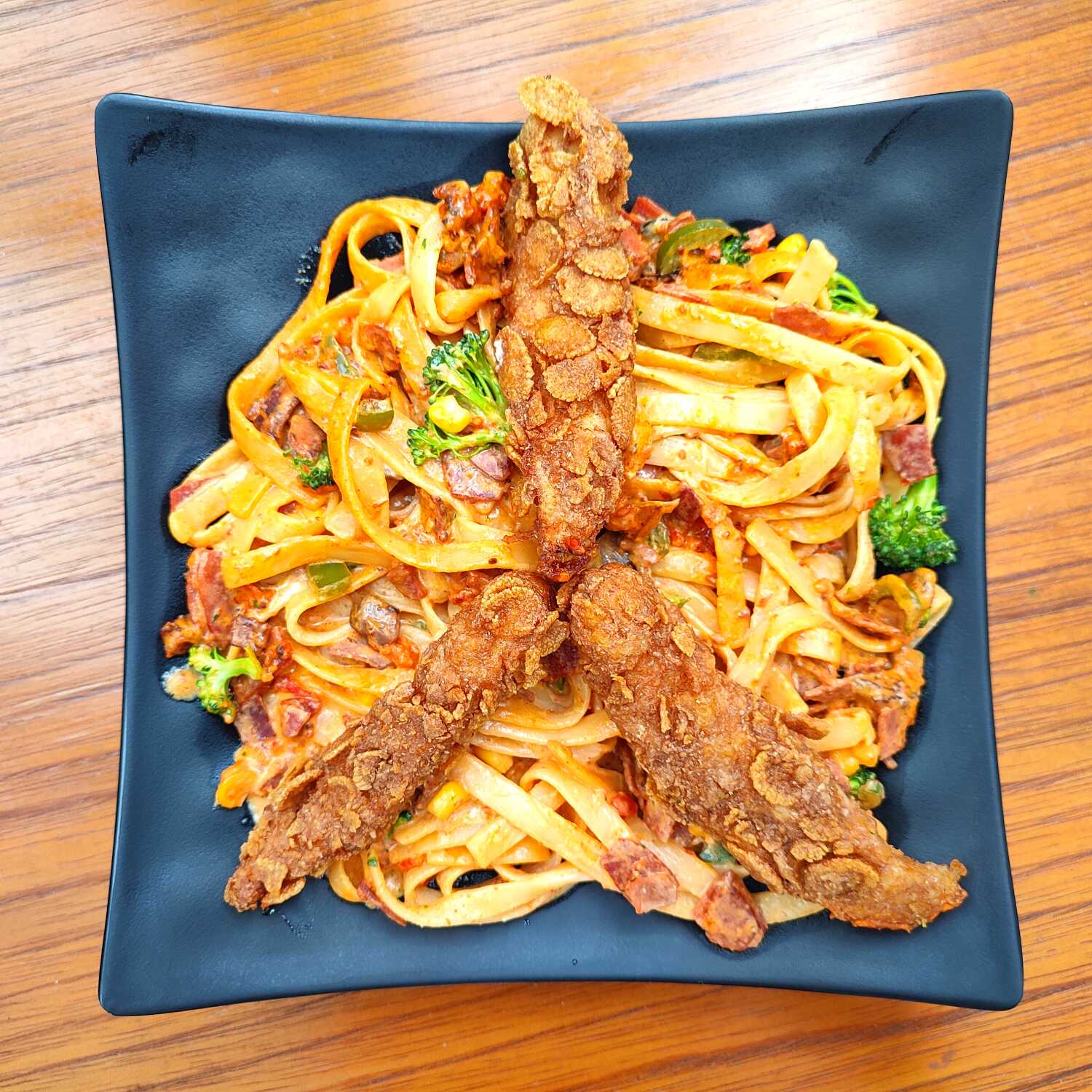 Fetuccini Chipotle con Tiras de Pollo