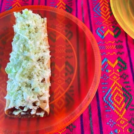 Chimichanga de Queso con Papa Guarnición Frijoles