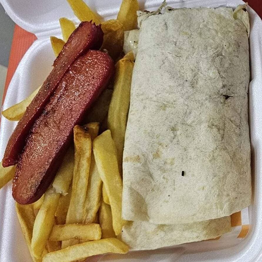 Tortillon Combo Papas Fritas y Salchicha Asar