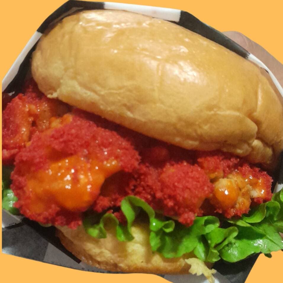 Hamburguesa de Boneless Empanizada con Papitas