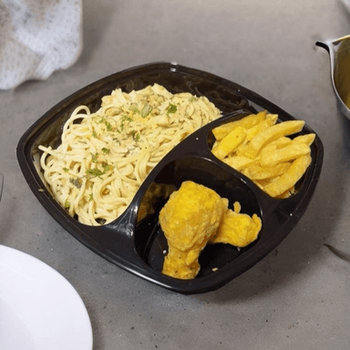 Combo Menu Espaguetis de Pollo + Alitas + Francesa