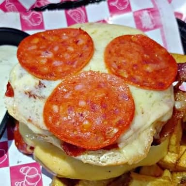 Hamburguesa Pepperoni, Jamón, Salchicha