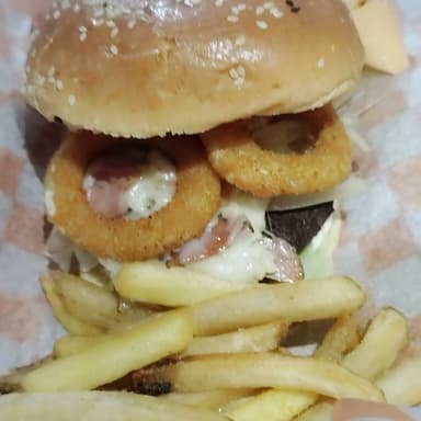 Hamburguesa c/aros de cebolla