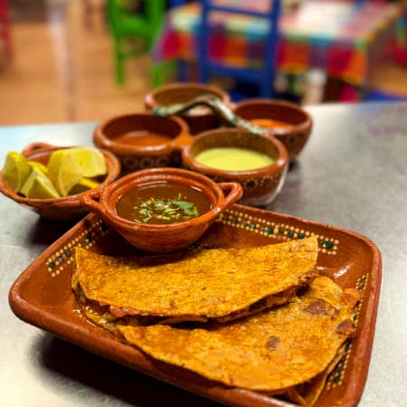 Combo 2 Quesabirrias + consomé grátis